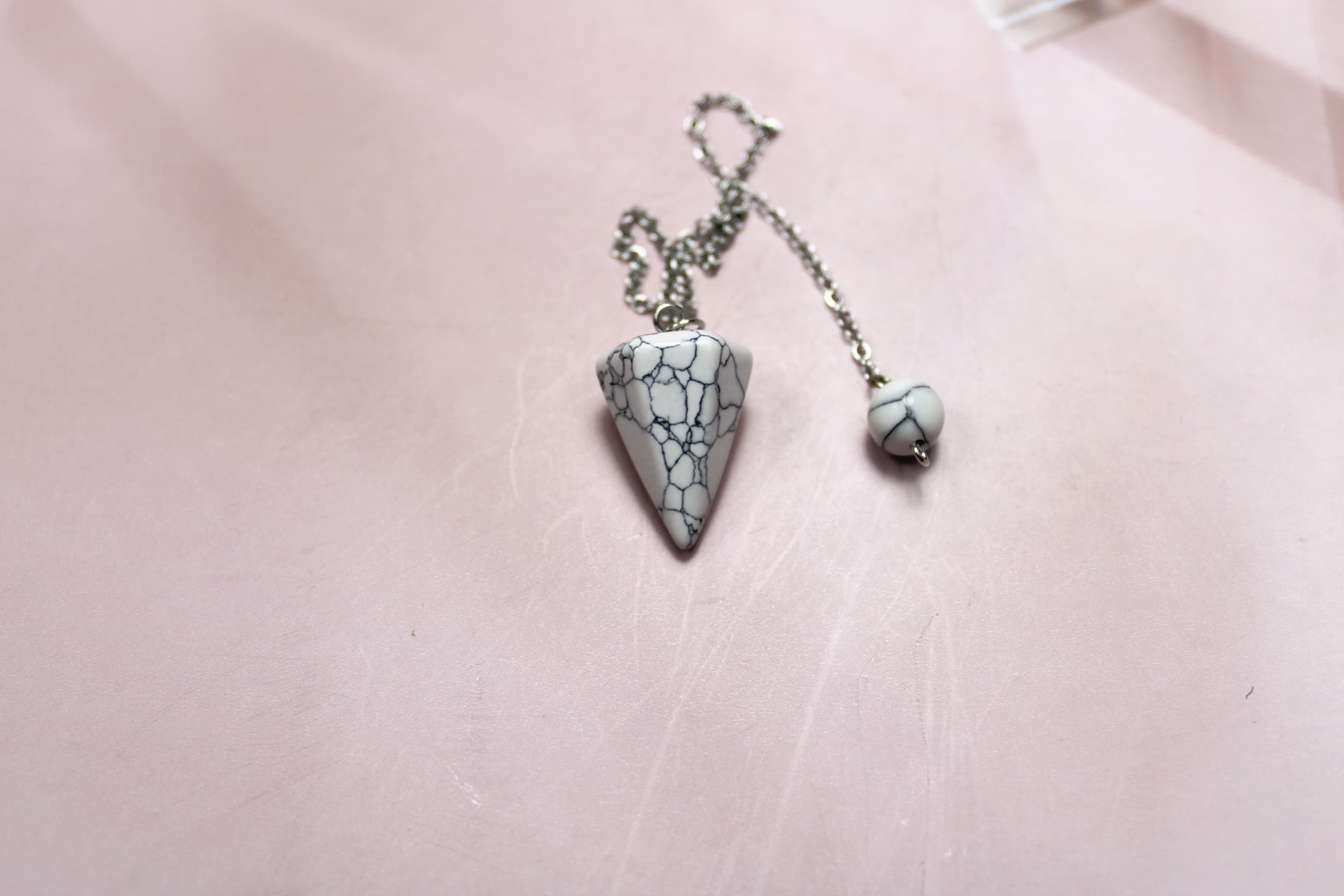 Mini Howelite Pendulum - Image 1