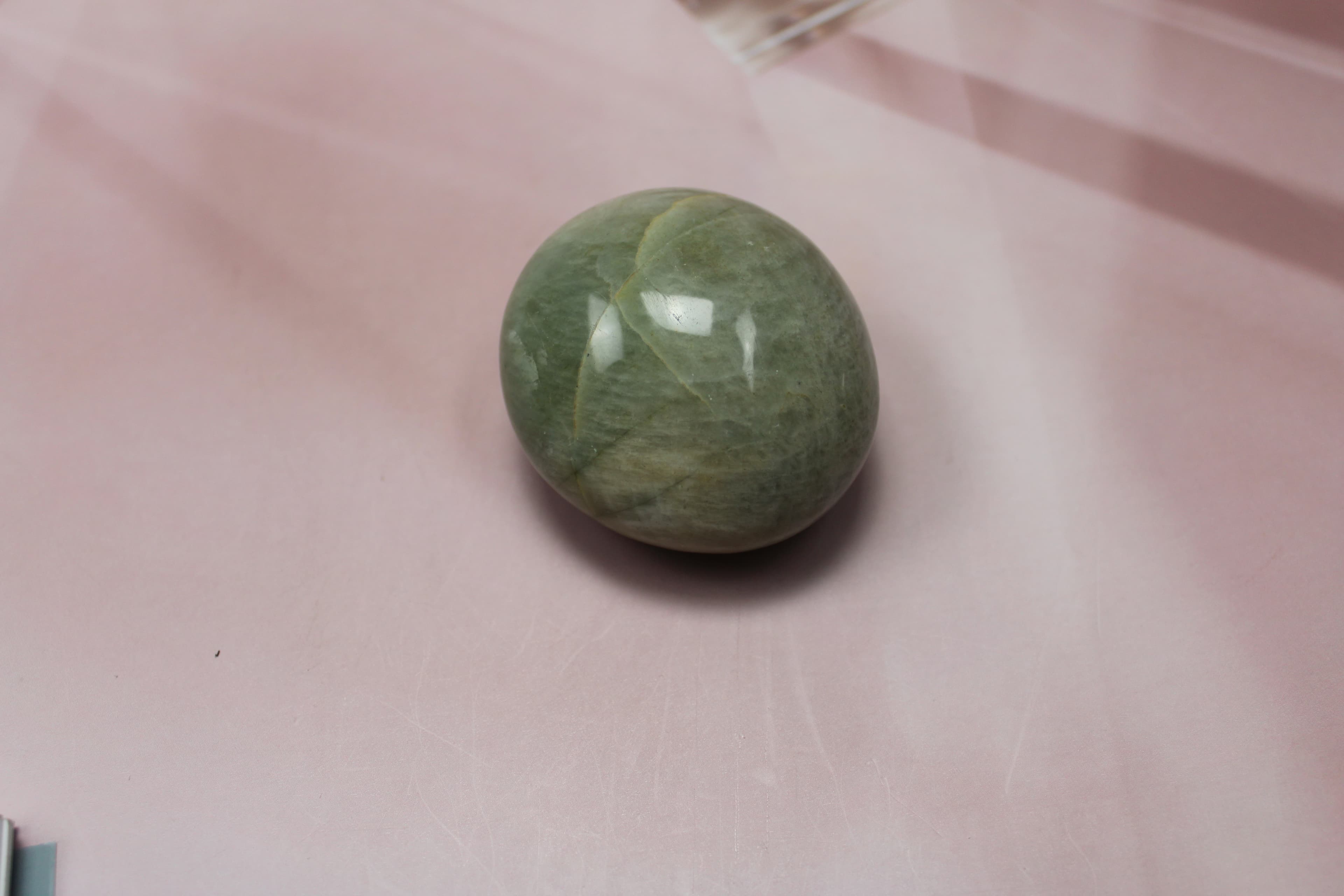 Medium Garnierite Palm Stone