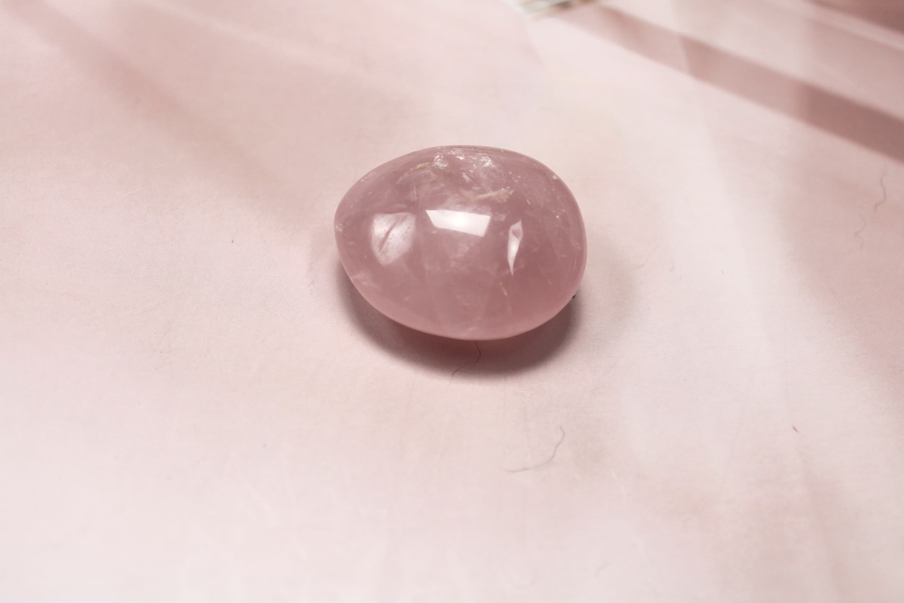 Medium Rose Quartz Palm Stone – Small - Image 1