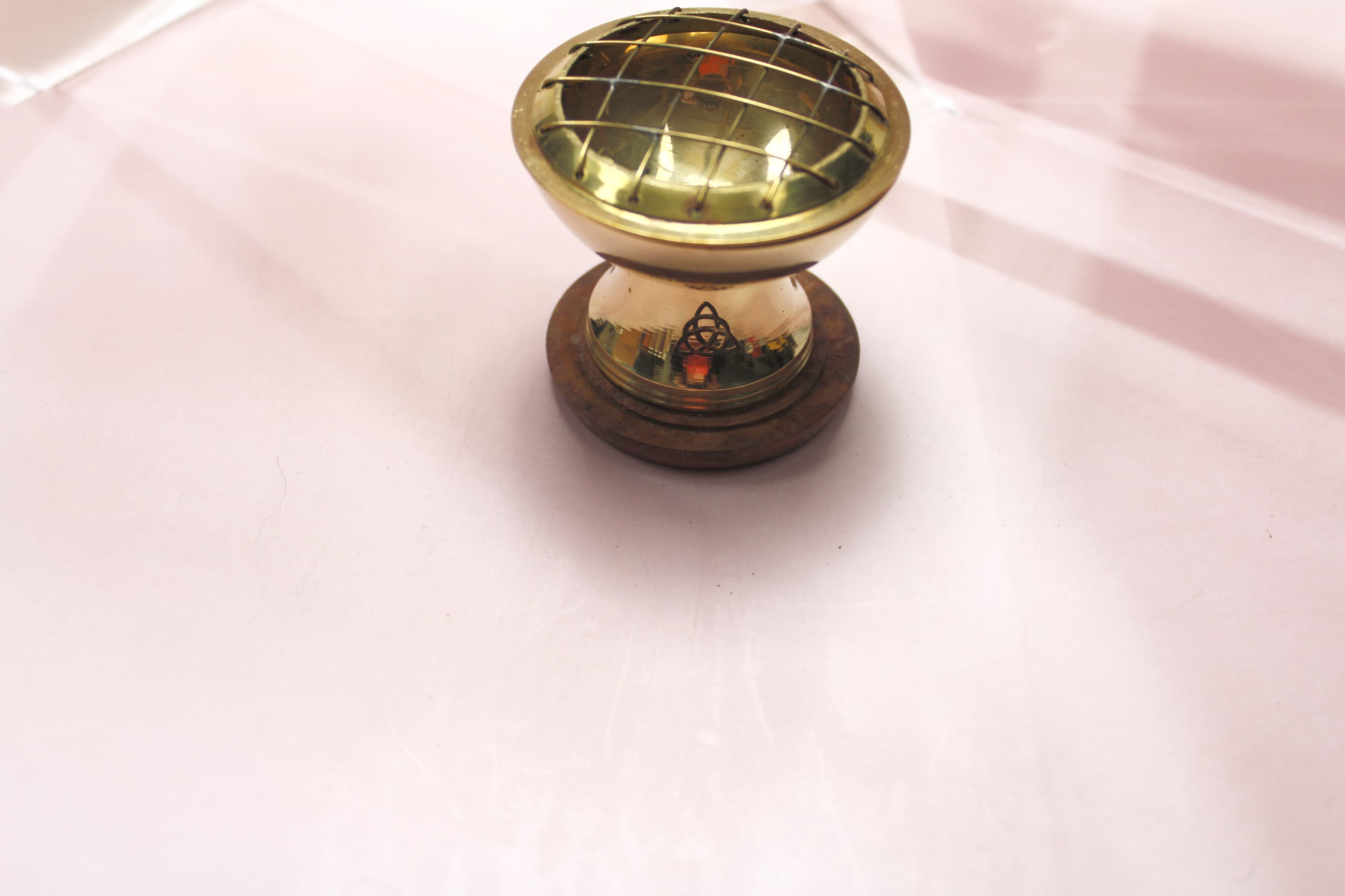 Brass Triquetra Resin Burner - Image 1