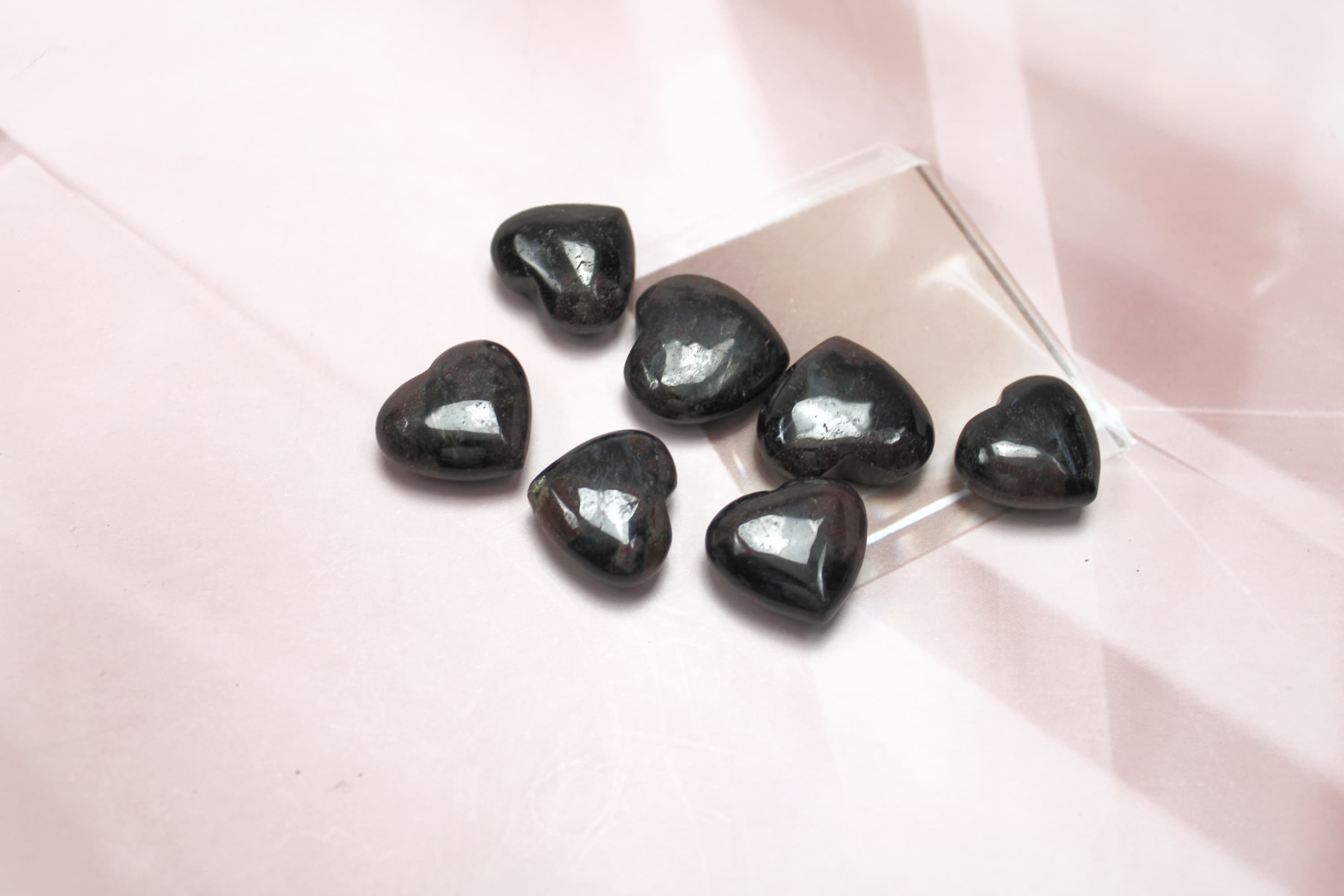 Garnet Heart Tumbles - Small - Image 1