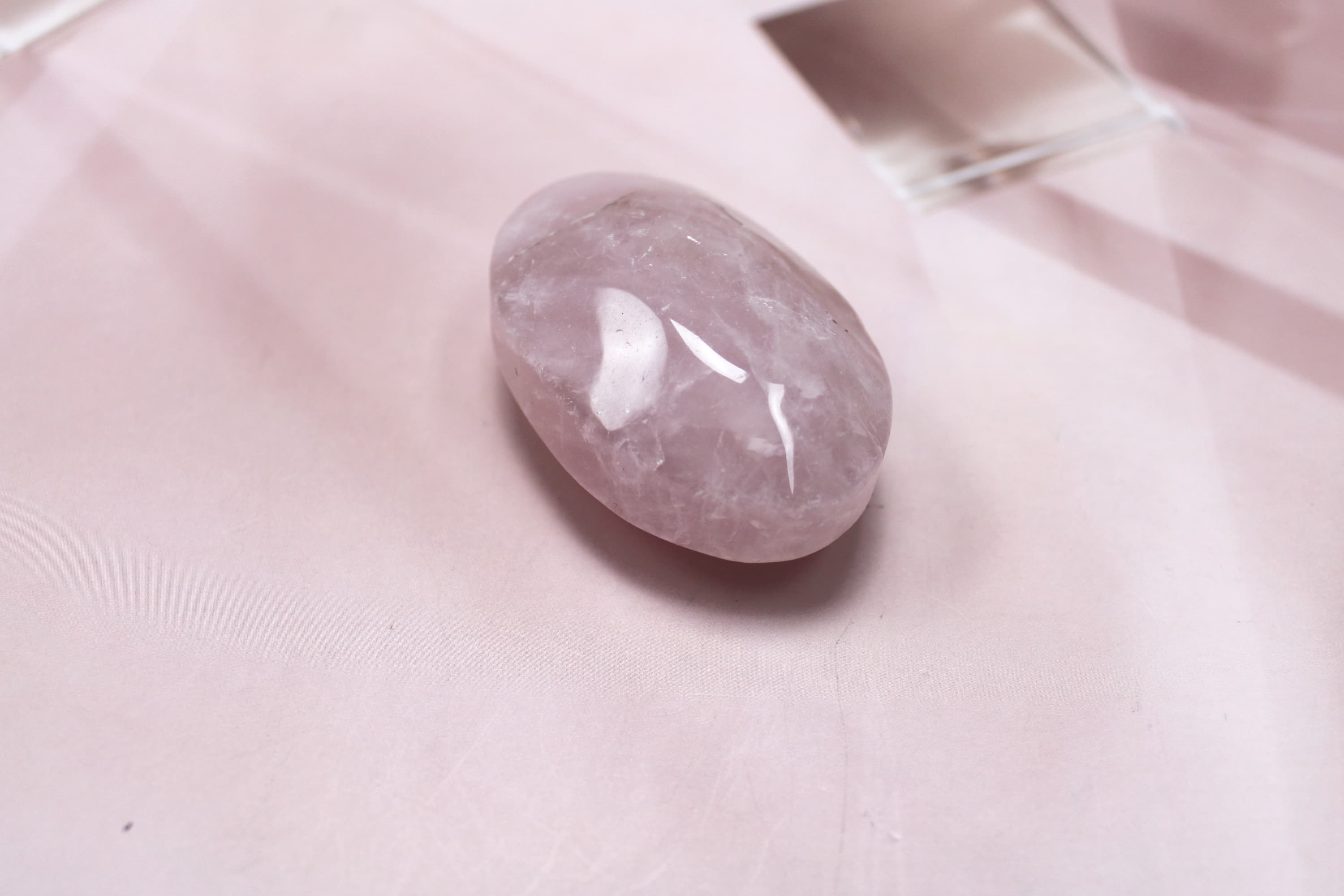 Medium Rose Quartz Palm Stone – Large - Image 1